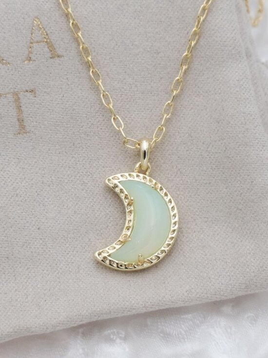 Kendra Scott - Moon Gold White Opalescent Resin Necklace - new - Picture 2 of 2